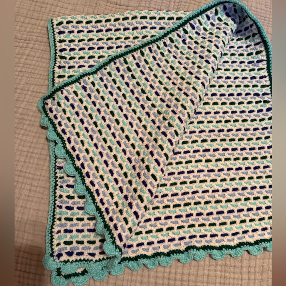 Crochet mat with Scalloped Edges